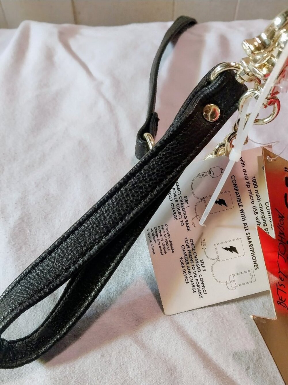 NWT Betsey Johnson Charging Crossbody Wristlet - Picture 2 of 8